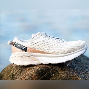 Hoka One One Arahi 4